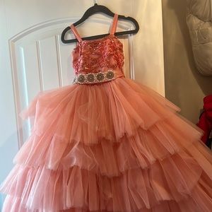 Toddler dress worn once for Easter. It is a size 2 but ran big. daughter was 3